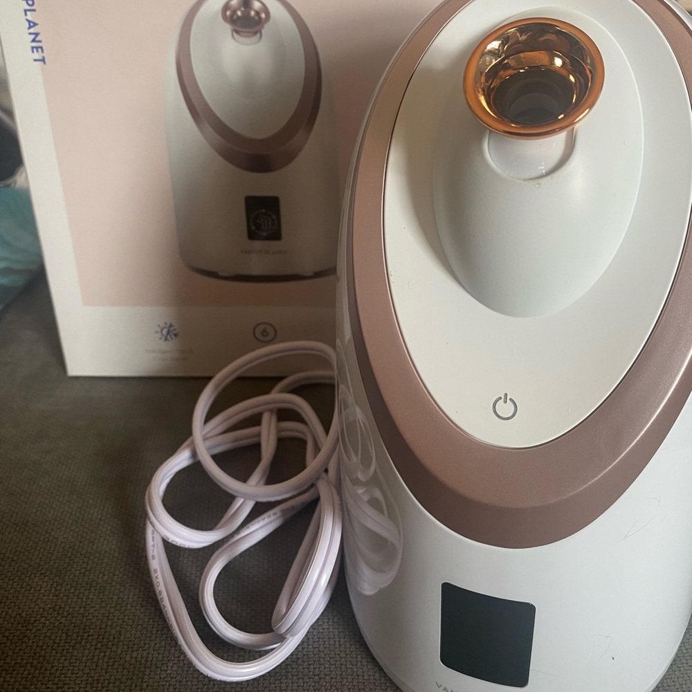 Vanity Planet Senia facial steamer